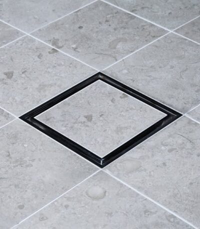 TILE IN SVART 3