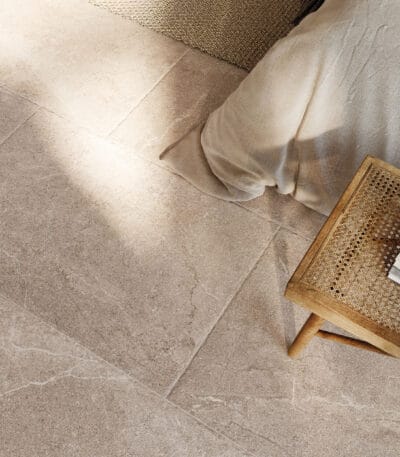 LUCCA FLAGSTONE CAMEL DET SZ1 redigeret
