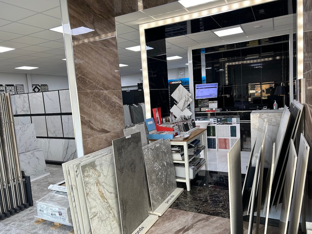 Tiles R Us Butik insida 2