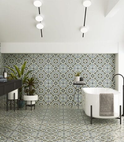 VIENA THREE CAPITALS BANYO MAINZU