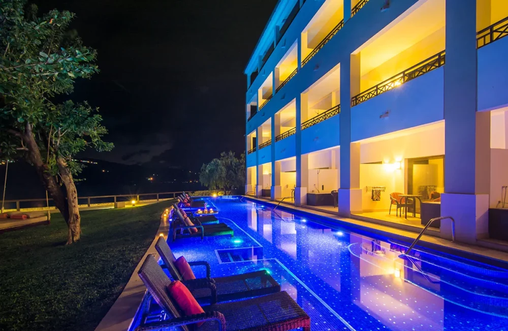 piscina hotel serie luminiscente